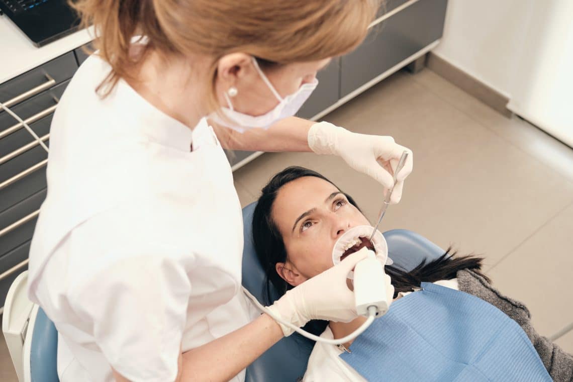 Quelles sont les options de blanchiment des dents disponibles chez les dentistes du Plateau Mont-Royal ?